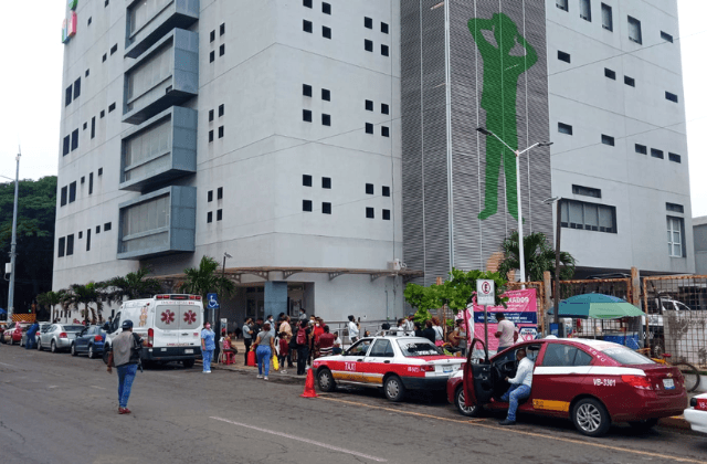 Por reporte de fuga, desalojan Torre Pediátrica de Veracruz