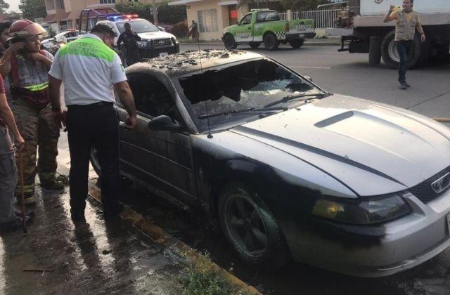 Queman auto de agente de tránsito en Poza Rica 