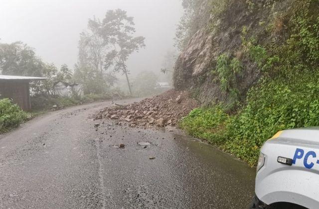 Alertan por derrumbes en la carretera Zongolica-Comalapa