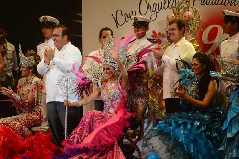 Coronan a "Marisol I" reina del Carnaval de Veracruz 2014