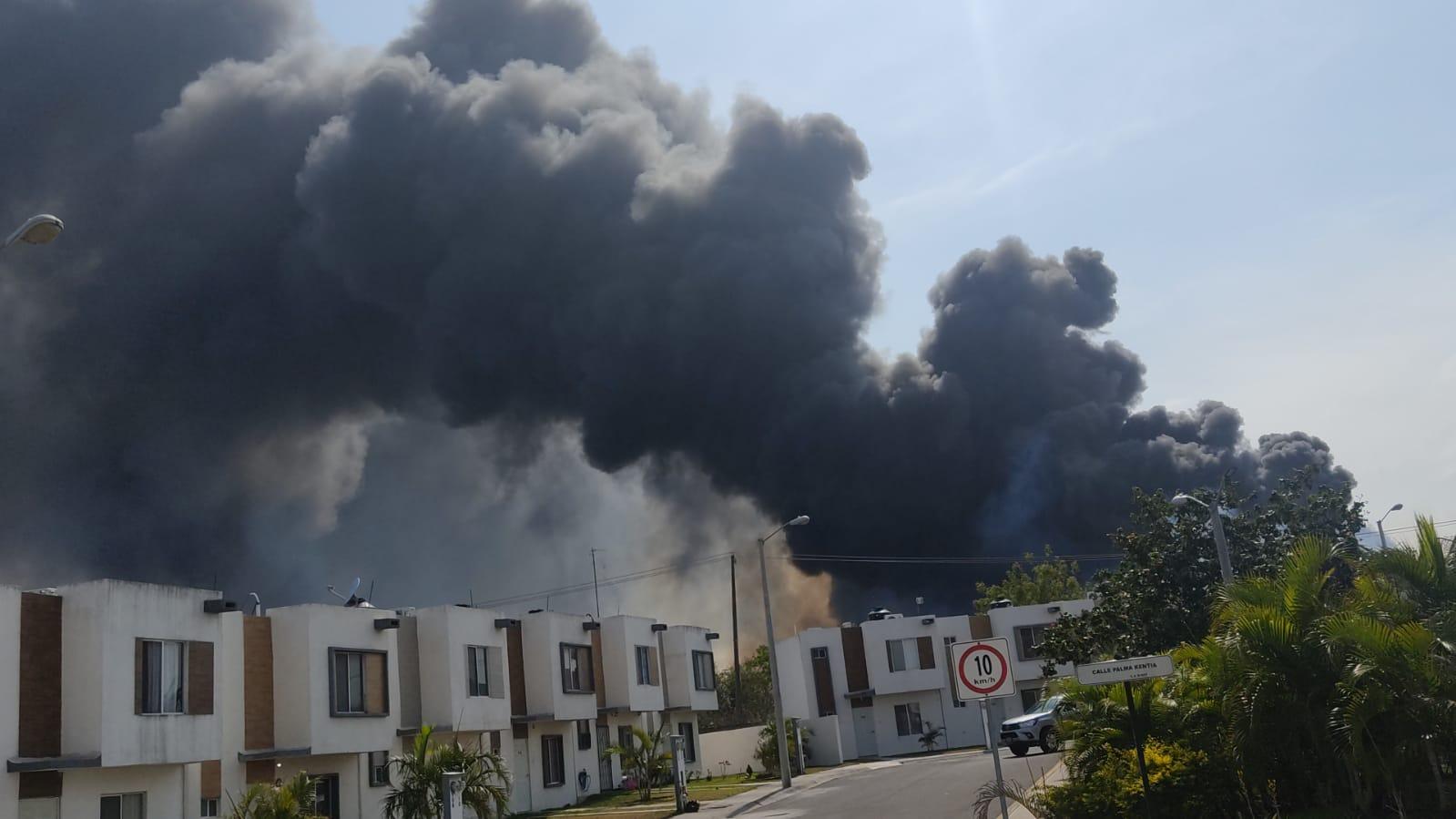 FOTOS: Fuerte incendio en chatarrera del puerto de Veracruz