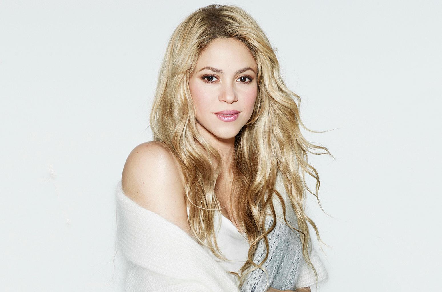 Shakira sufre hemorragia en cuerdas vocales, así se oye su voz