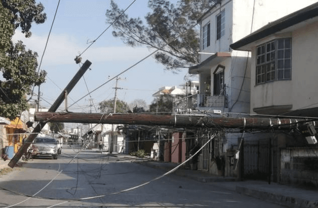 CFE reporta miles de usuarios sin luz en Veracruz y Tamaulipas