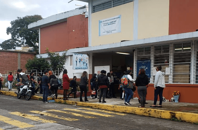 Sin seguridad tras crimen de maestra, regresan a clases en primaria de Xalapa