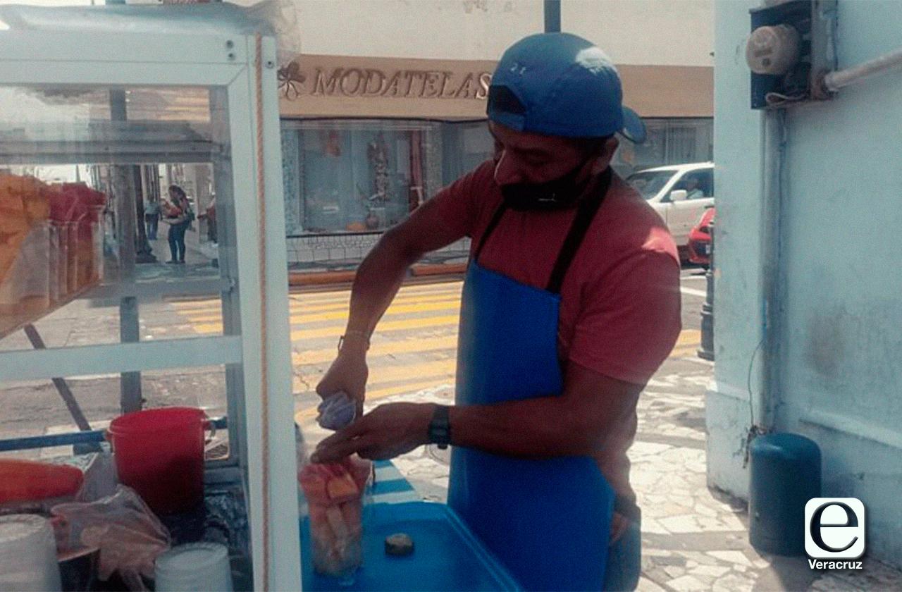 Vivir al día: Domingo vende fruta en el puerto desde hace 25 años