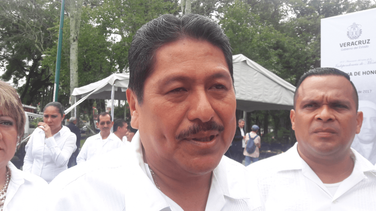 Pagarán a maestros de Veracruz aumento prometido por AMLO