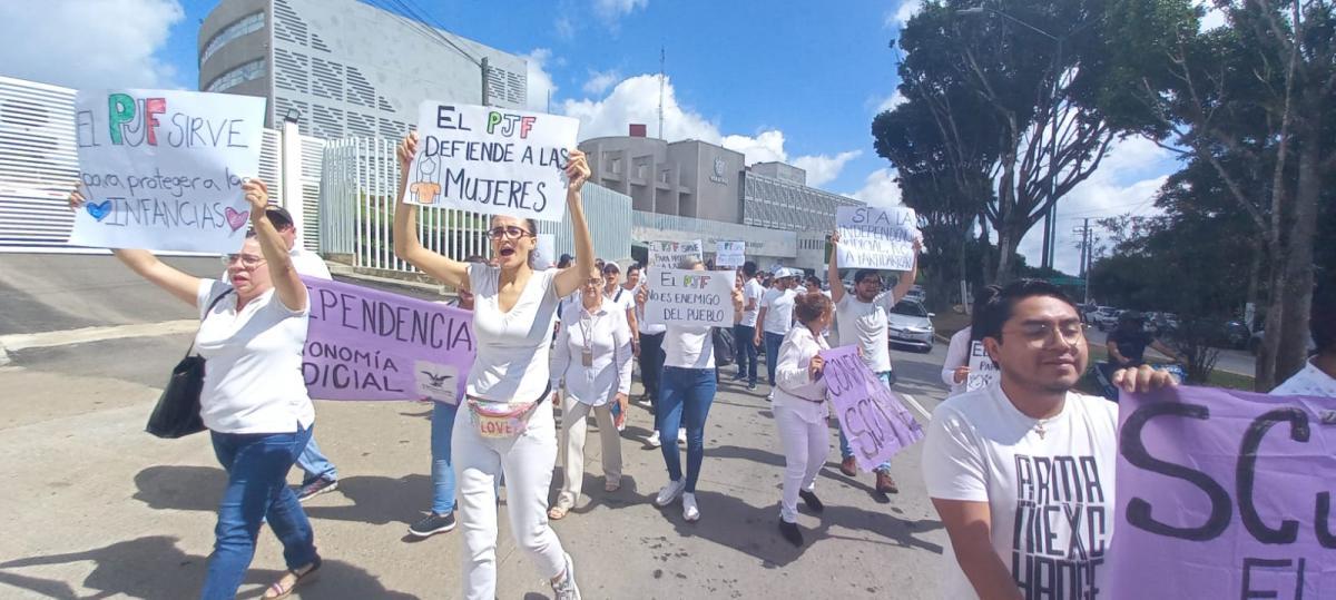Poder Judicial no es enemigo del pueblo: empleados protestan en Xalapa