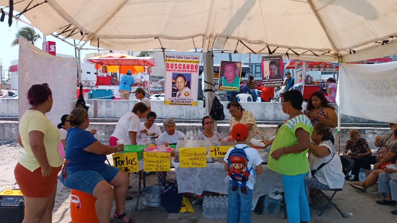 Solecito: Madres de desaparecidos venden en  playas de Veracruz