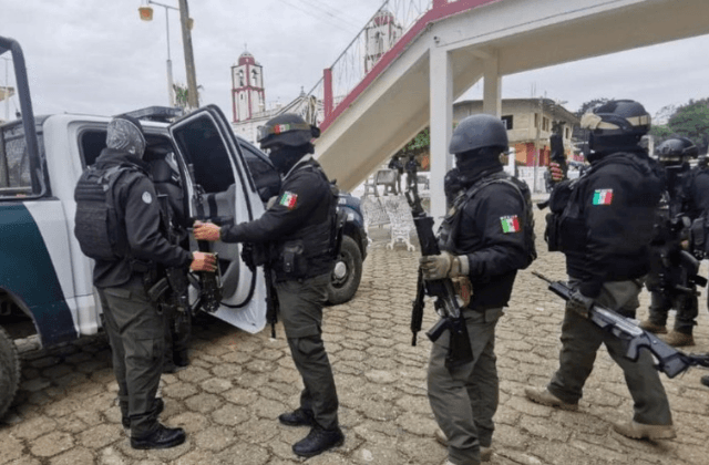 Fuerza Civil releva y desarma a policía de San Juan Evangelista