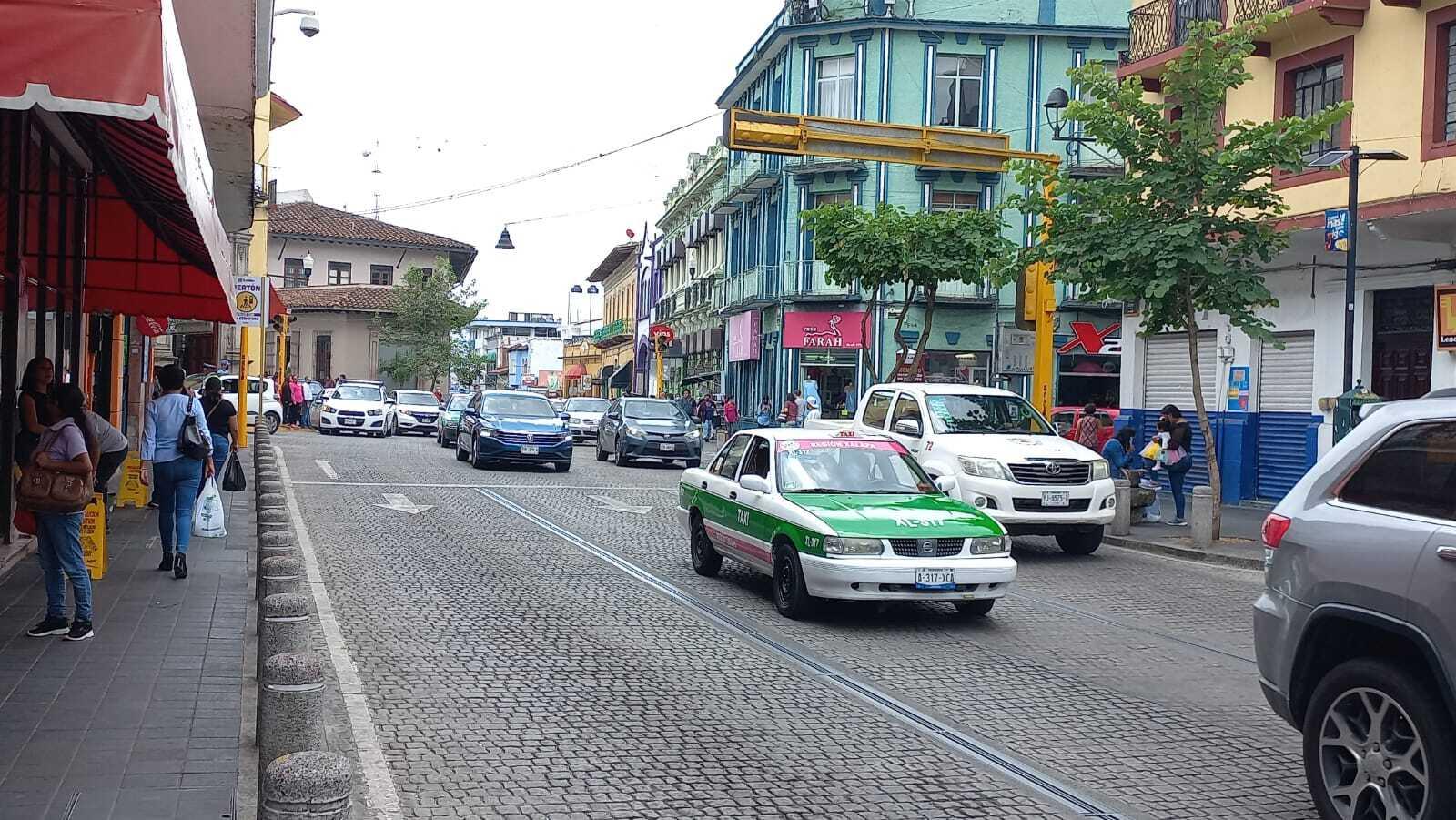 Lucharemos para que no entre: Taxistas de Xalapa rechazan a UBER