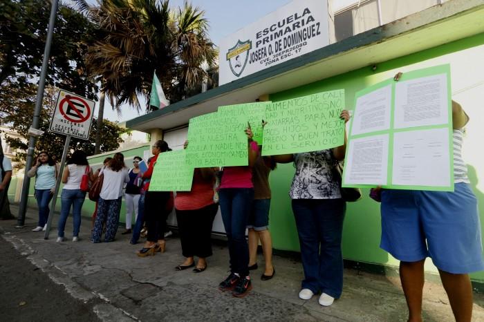 Escuela le cierra las puertas a estudiantes de la UPAV en Veracruz