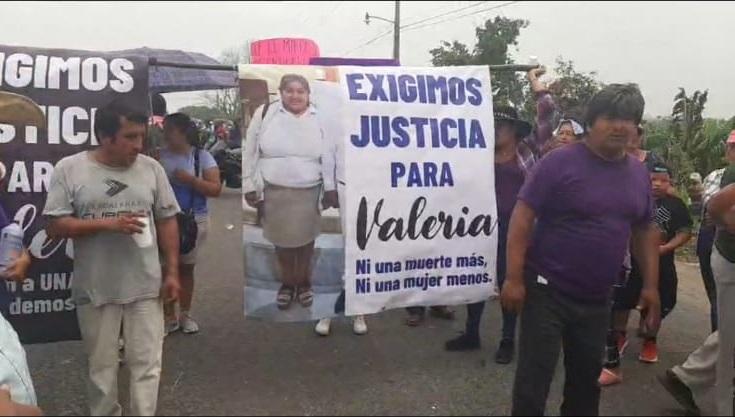 Bloquean carretera Martínez-San Rafael por feminicidio de Valeria