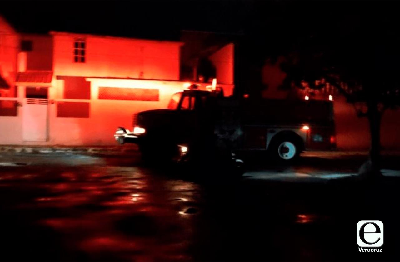  Vecinos de zona norte de Veracruz reportan que apagones los dejan sin luz 