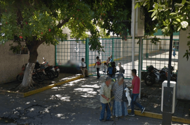 Detienen a guardia de hospital de Veracruz mientras golpeaba a su esposa 