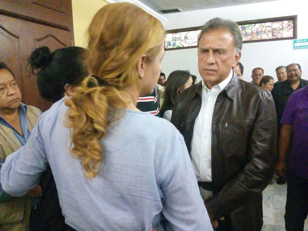  "Saque a mi familia de Veracruz, gobernador”: viuda de periodista