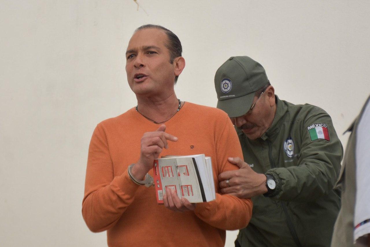 Permiten a exfiscal de Javier Duarte dar rueda de prensa desde prisión 