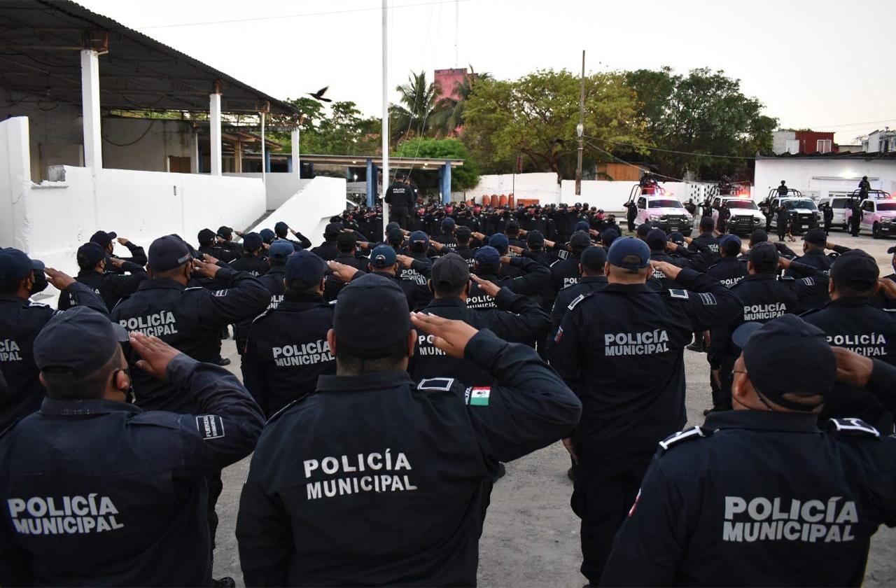 Policía de Coatza acosaba a compañeras, fue destituido