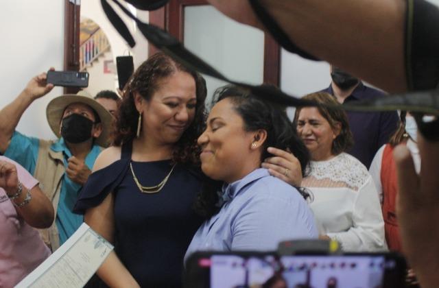 Tras reforma, Arlet y Lucia son el primer matrimonio LGBT+ en Veracruz