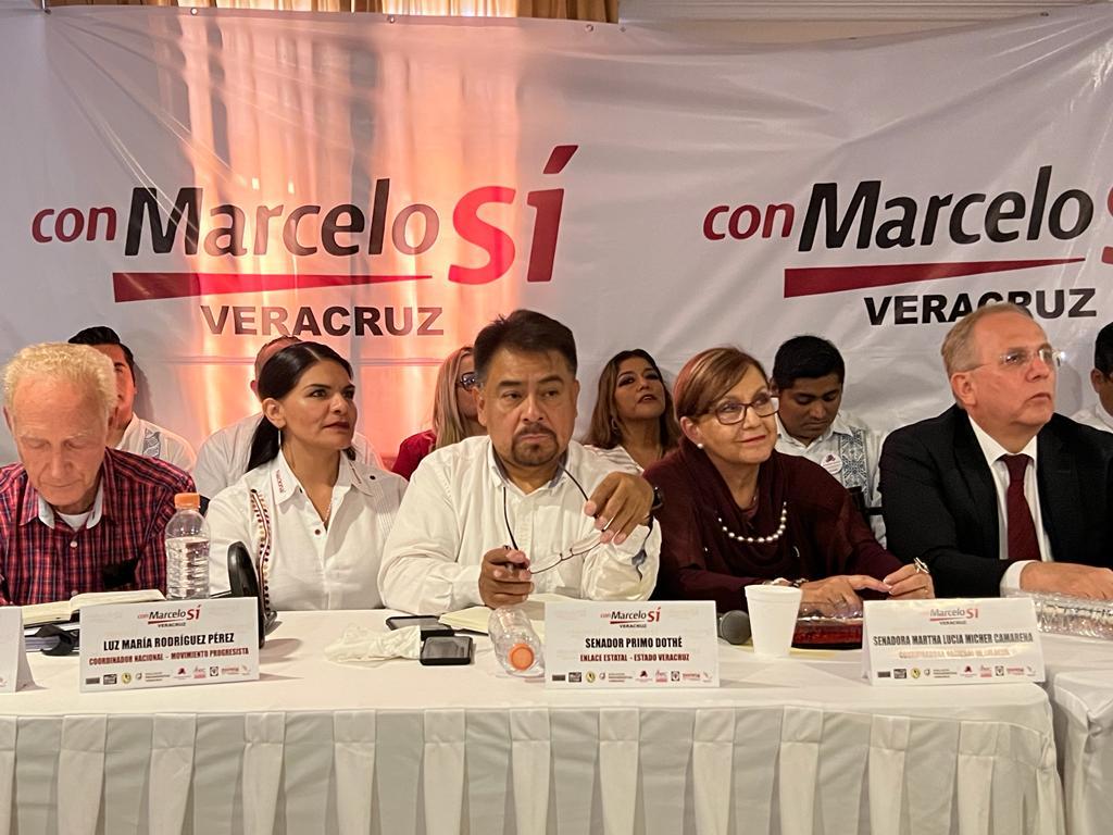 Morenistas "le echan flores" a Marcelo Ebrard, en el puerto de Veracruz