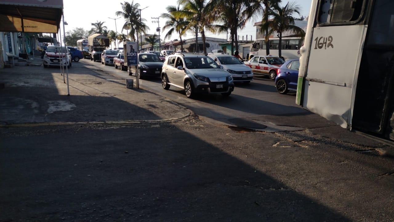 Aserrín, solución para evitar accidentes en avenida del puerto de Veracruz
