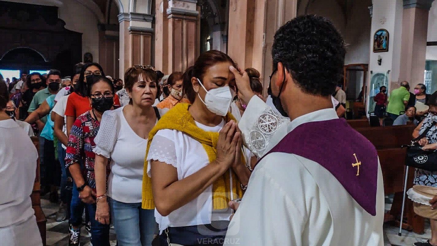 Miércoles de ceniza: Así inició la Cuaresma en Catedral de Veracruz
