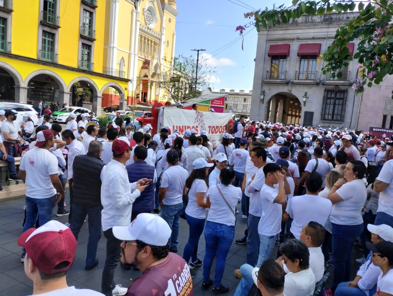 Marcha en defensa del INE divide a ciudadanos en Xalapa