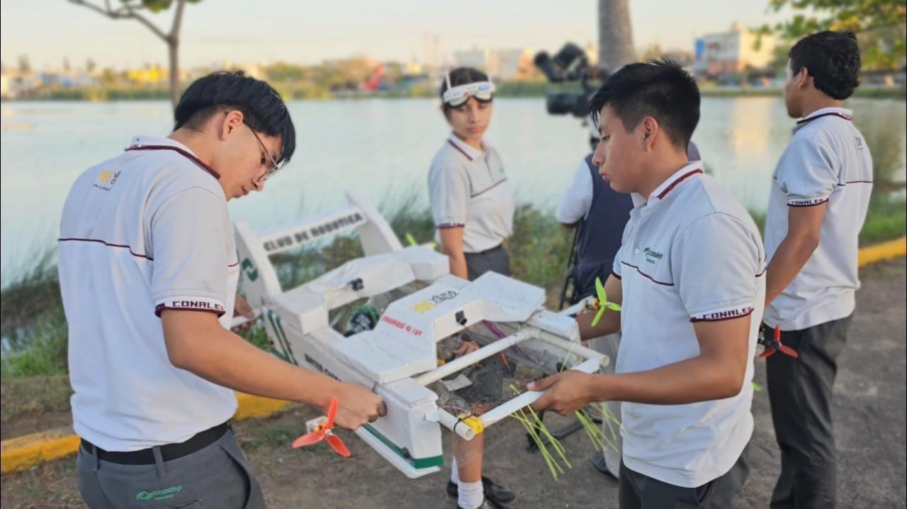 Estudiantes del Conalep crean dron para limpiar lagunas en Veracruz