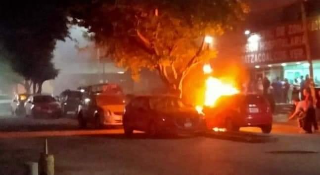 Incendian vehículo del jefe de intendencia del IMSS de Coatza 