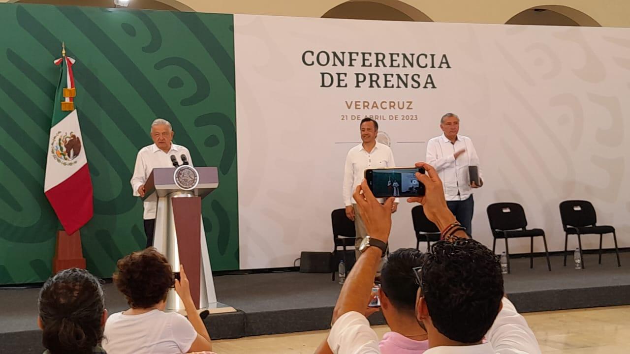 “Ostentoso” avión presidencial no servía para venir a Veracruz: AMLO